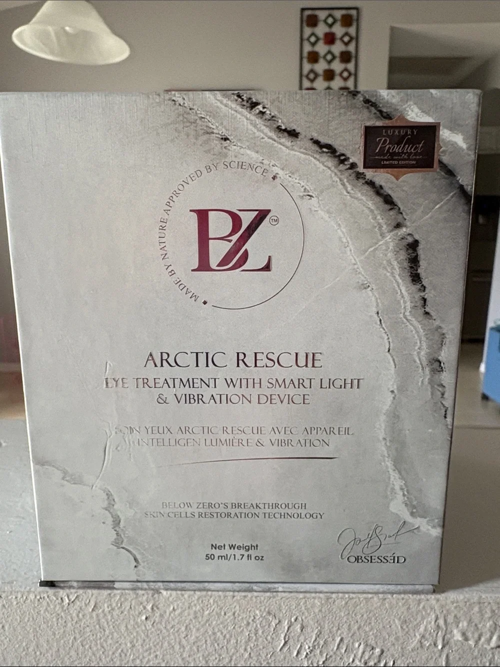BELOW ZERO Arctic Rescue Eye Treatment with Smart Light & Vibration — White